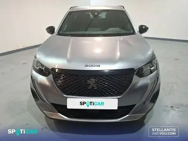 Usado Peugeot 2008 Allure 130 CV (95 kW) 2023 Gris SUV