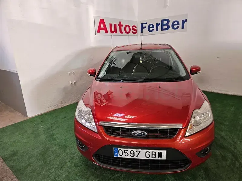 Usado Ford Focus Trend 109 CV (80 kW) 2008 Naranja Berlina