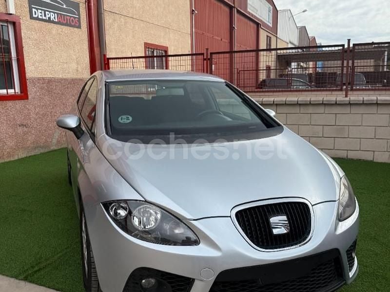 Usado Seat Leon Style 105 CV (77 kW) 2008 Gris / plata Berlina