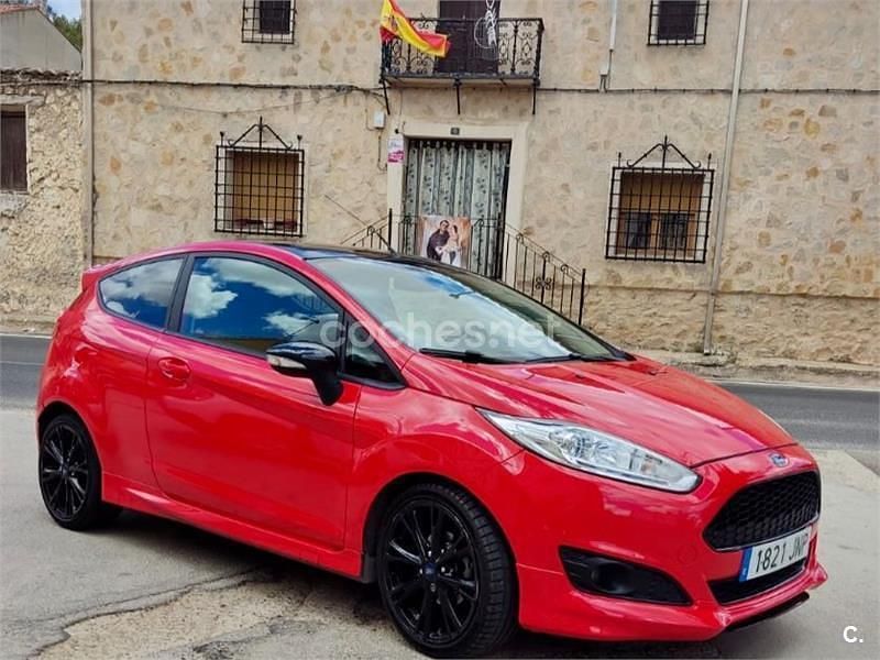 Usado Ford Fiesta 140 CV (102 kW) 2016 Rojo Berlina