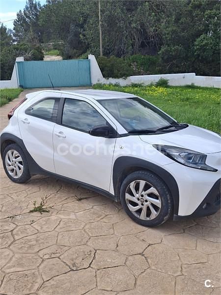 Usado Toyota Aygo X Play 72 CV (52 kW) 2022 Blanco SUV