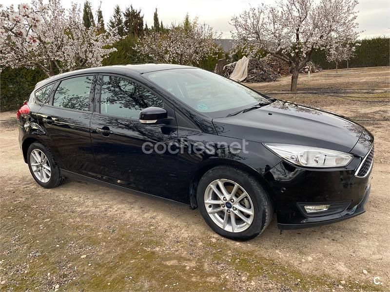Käytetty Ford Focus Trend 120 HP (88 kW) 2016 Musta Sedan
