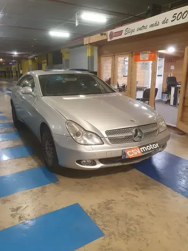 Usado Mercedes CLS500 310 CV (228 kW) 2004 Plateado Berlina