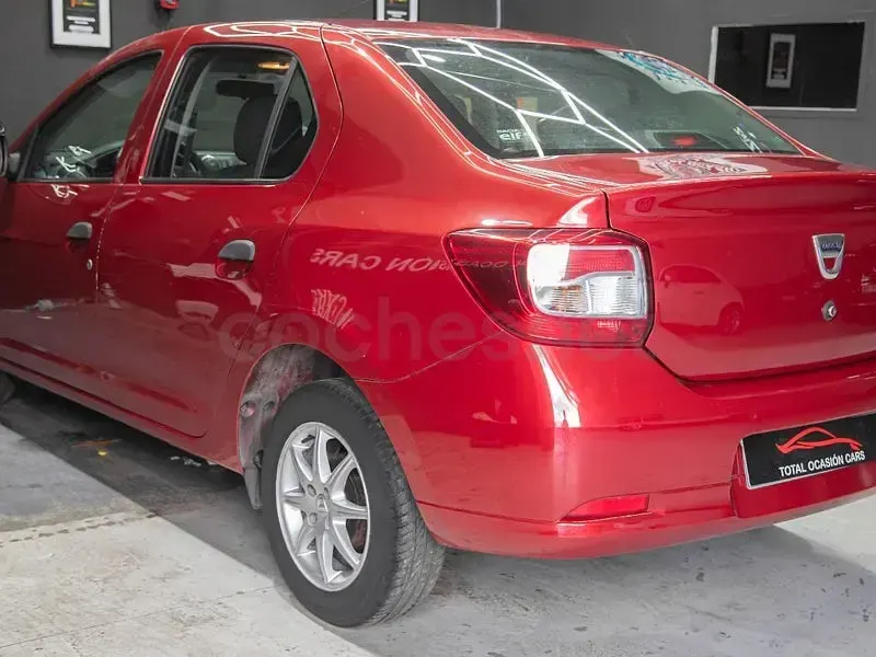Usado Dacia Logan Lauréate 90 CV (66 kW) 2014 Granate Berlina