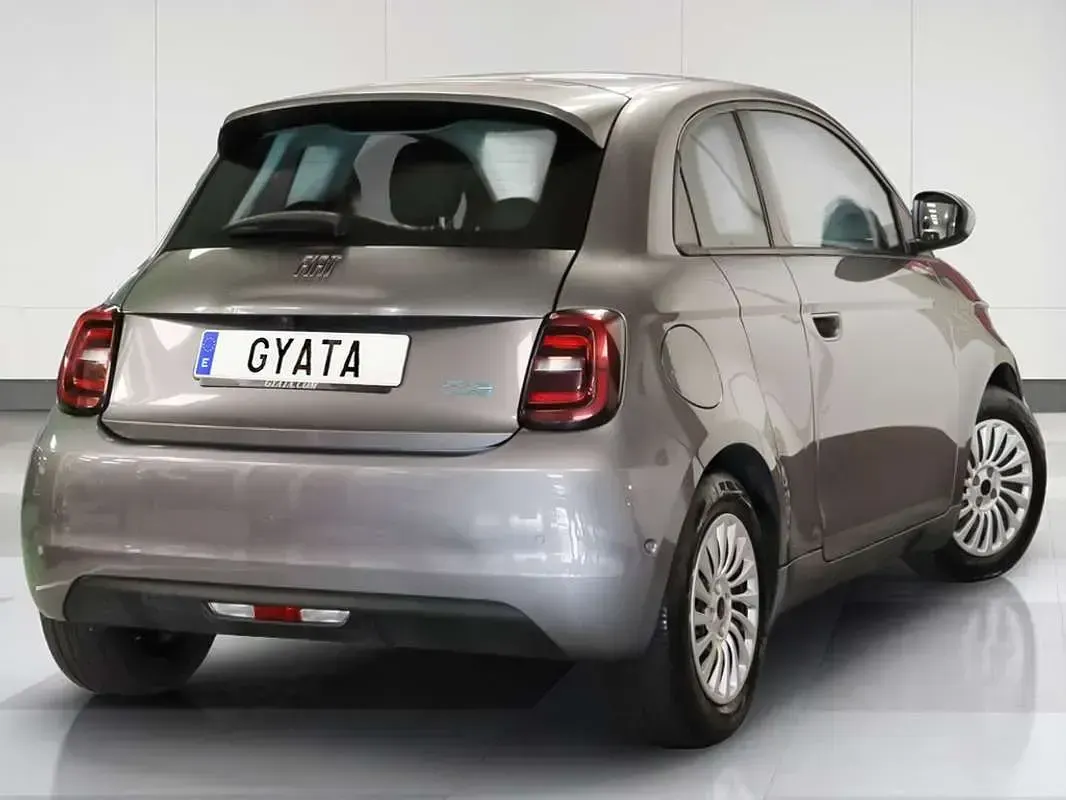 Usado Fiat 500e Icon 86 kW (118 CV) 2023 Gris Utilitario