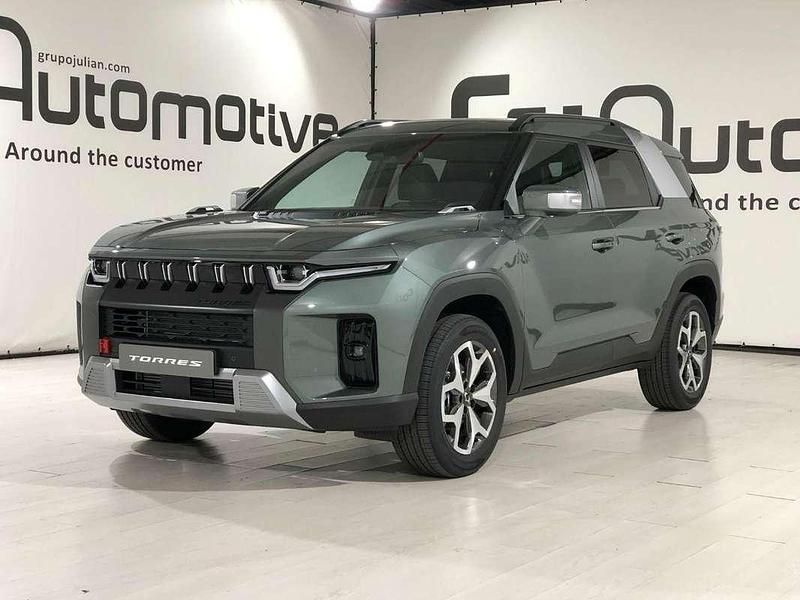 Verde Usado 2023 Ssangyong (KGM) Torres SUV | 27.900 € - Imagen 1/4