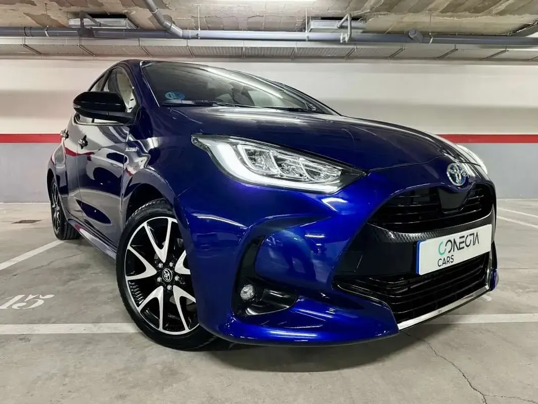 Usado Toyota Yaris Plus 116 CV (85 kW) 2021 Azul Utilitario