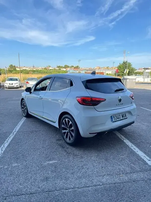 Usado Renault Clio Evolution 101 CV (74 kW) 2023 Blanco Utilitario