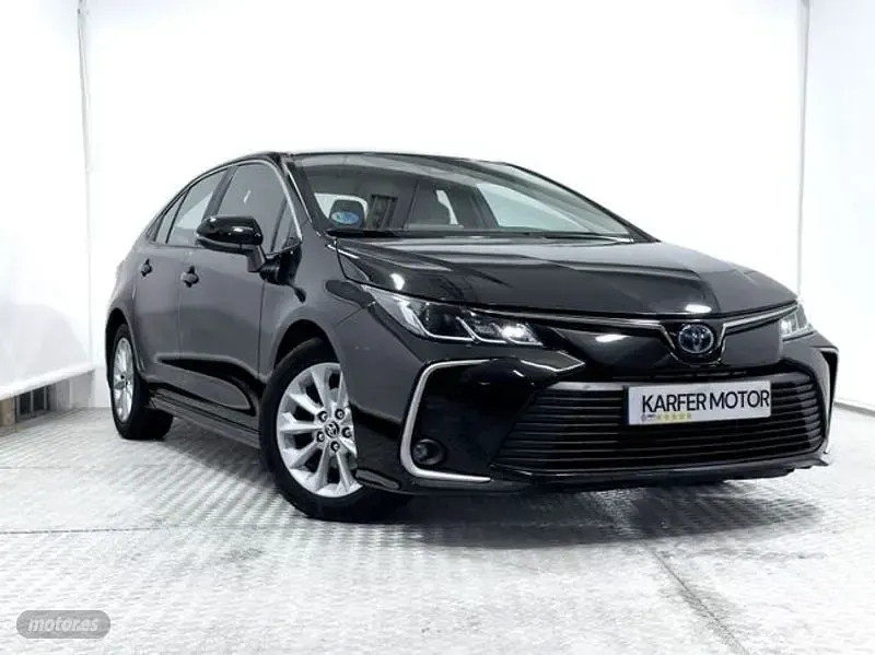 Usado Toyota Corolla Hybrid Active 122 CV (89 kW) 2022 Negro Berlina