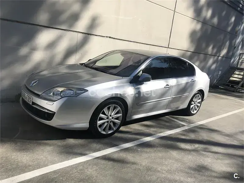Usado Renault Laguna III Initiale 150 CV (110 kW) 2008 Gris / plata Berlina