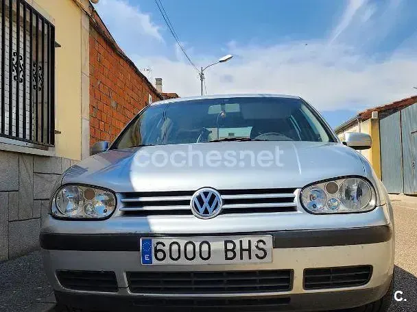 Usado VW Golf IV Highline 115 CV (84 kW) 2001 Gris / plata Berlina