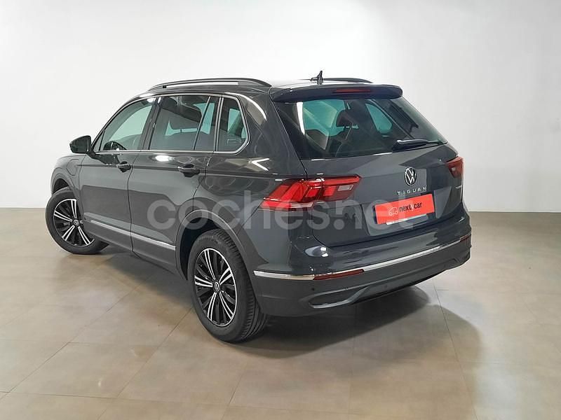 Usado VW Tiguan Life 245 CV (180 kW) 2023 Gris / plata SUV