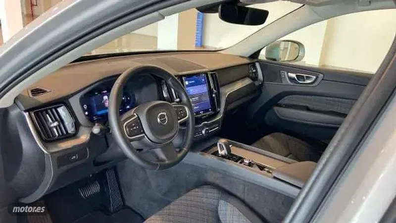 Usado Volvo XC60 Core 2025 Plateado SUV