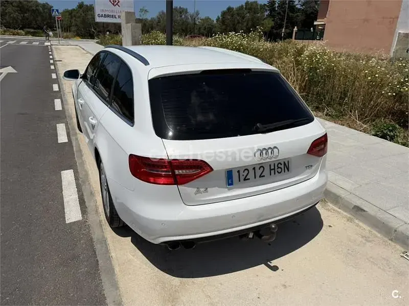 Usado Audi A4 Advanced 136 CV (100 kW) 2013 Blanco Familiar