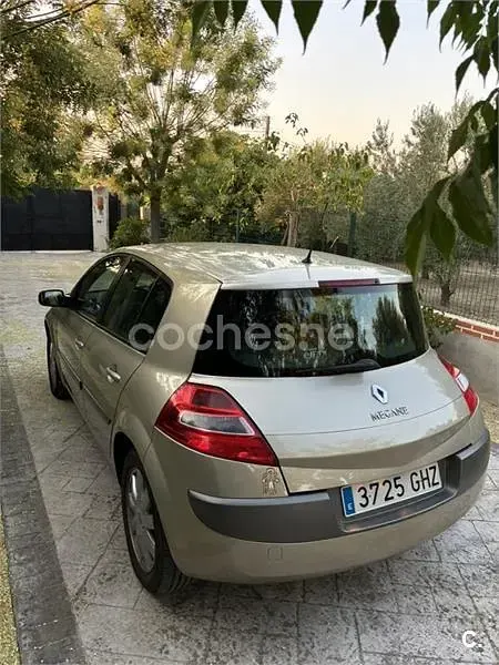 Usado Renault Mégane III Dynamique 105 CV (77 kW) 2008 Beige Berlina
