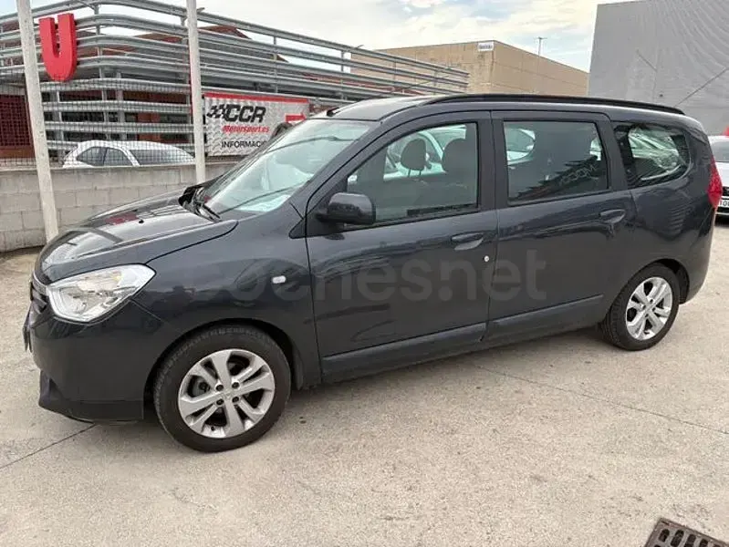 Usado Dacia Lodgy Lauréate 90 CV (66 kW) 2015 Gris / plata Monovolumen