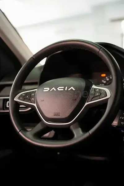 Usado Dacia Sandero Expression 101 CV (74 kW) 2025 Negro Berlina