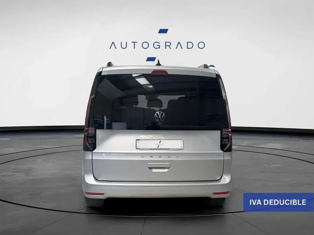 Usado VW Caddy Maxi 113 CV (83 kW) 2023 Gris Monovolumen