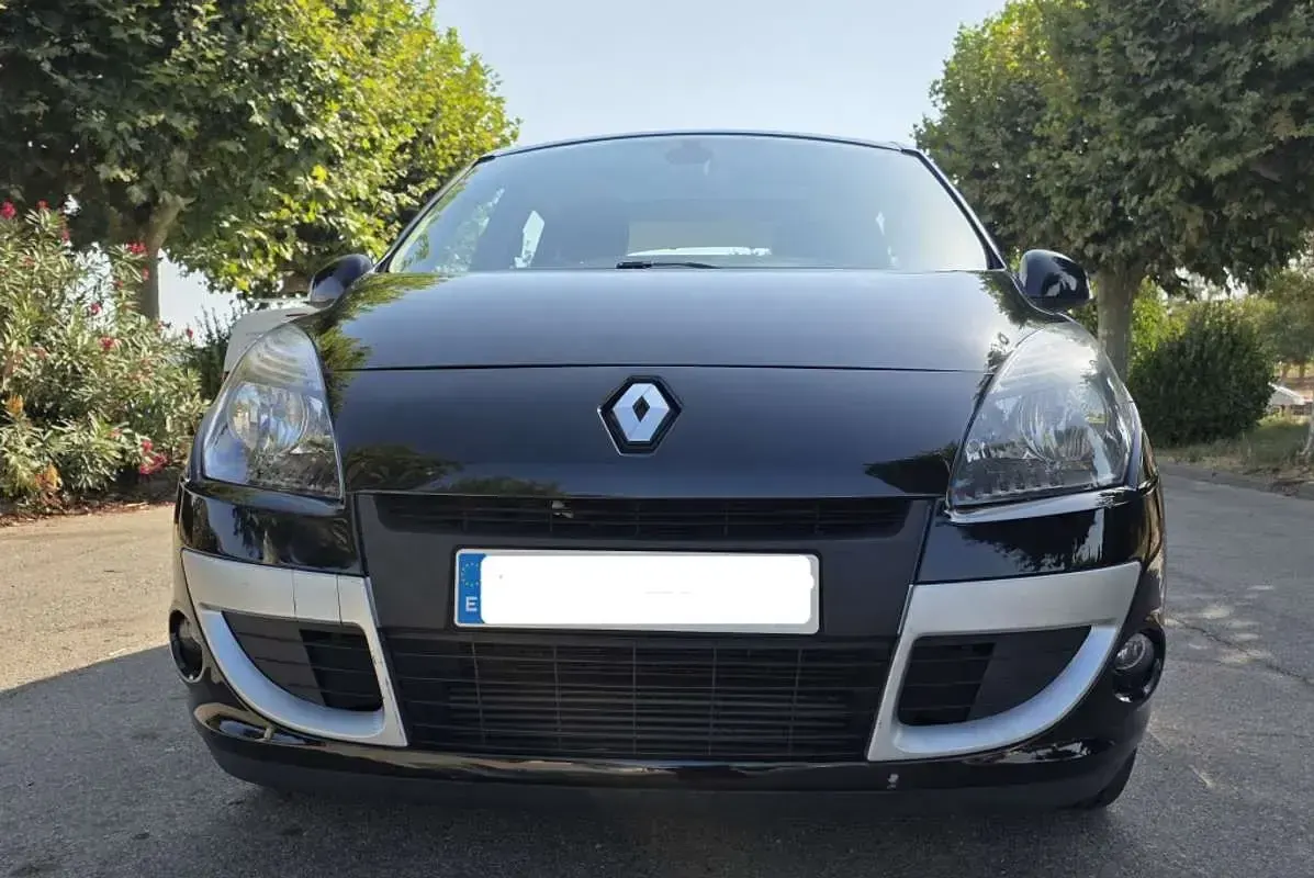 Usado Renault Scénic III 110 CV (80 kW) 2011 Negro Monovolumen