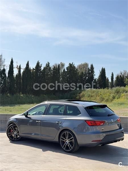 Usado Seat Leon ST CUPRA 300 CV (220 kW) 2018 Gris / plata Familiar