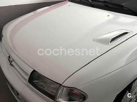 Usado Opel Astra 115 CV (84 kW) 1992 Blanco Berlina