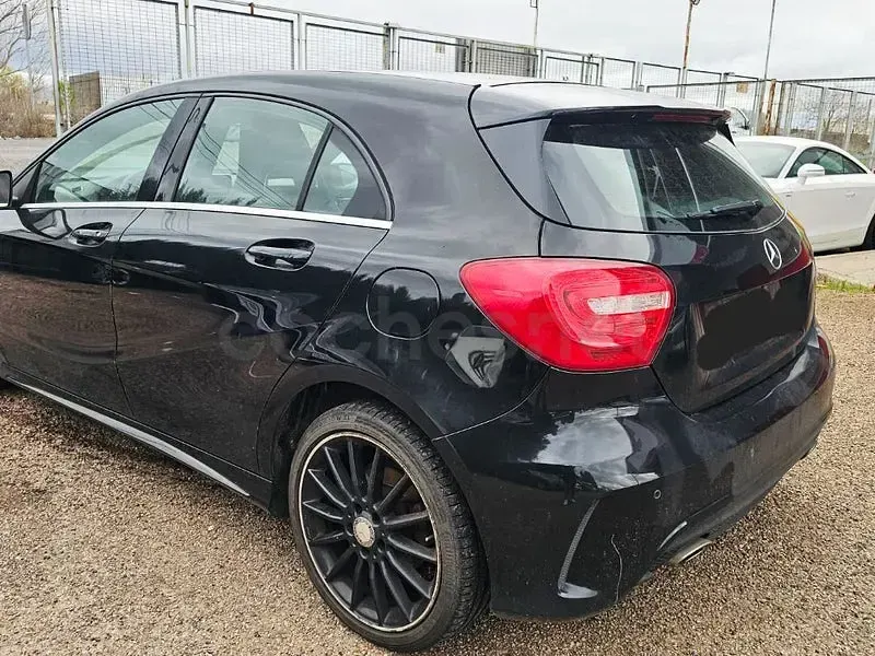 Usado Mercedes A200 AMG line 136 CV (100 kW) 2014 Negro Berlina