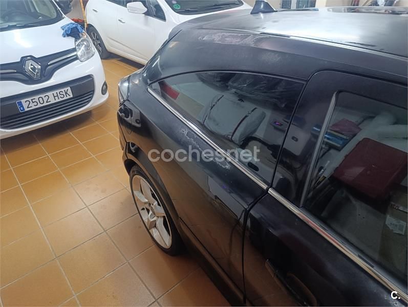 Usado Opel Astra GTC Enjoy 120 CV (88 kW) 2005 Negro Berlina