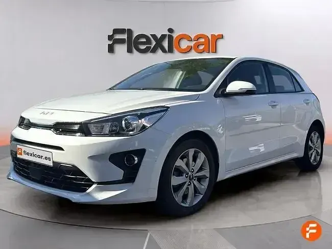 Usado Kia Rio 100 CV (73 kW) 2023 Blanco Berlina