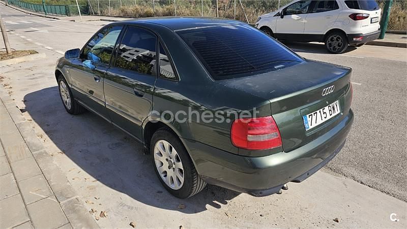 Usado Audi A4 110 CV (80 kW) 2000 Verde Familiar
