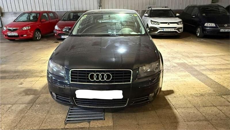 Negro Usado 2004 Audi A3 Attraction Utilitario | 3450 € (Precio justo) - Imagen 1/4