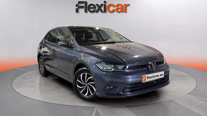 Usado VW Polo R-line 110 CV (80 kW) 2022 Gris Utilitario