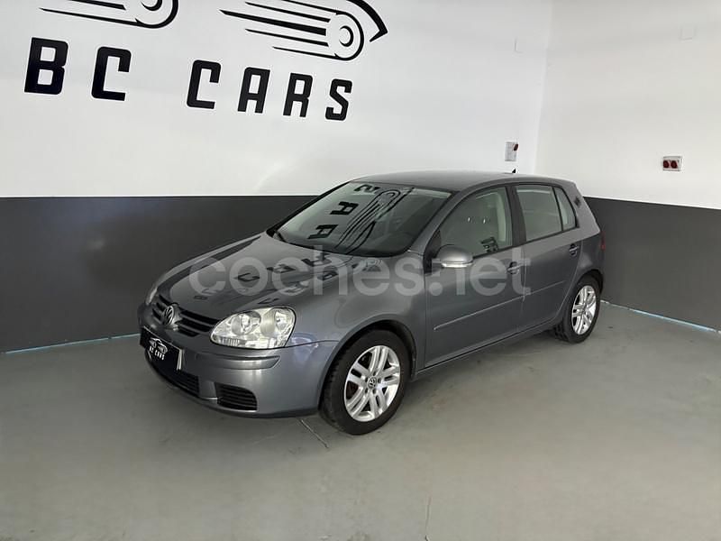 Usado VW Golf V Highline 105 CV (77 kW) 2007 Gris / plata Berlina
