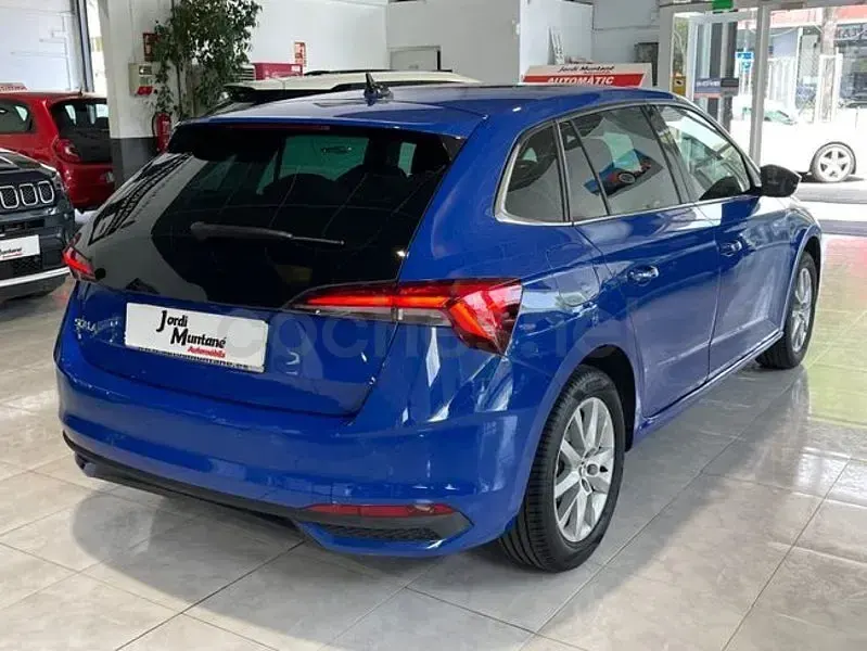Usado Skoda Scala Selection 115 CV (84 kW) 2025 Azul Utilitario