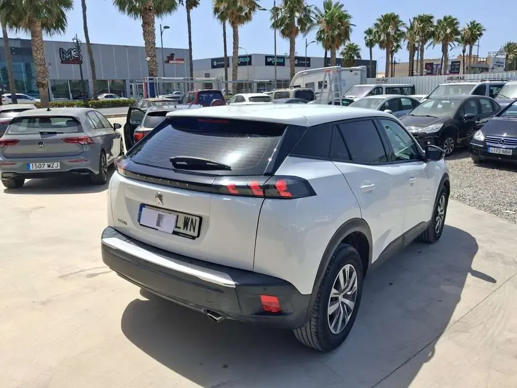 Usado Peugeot 2008 Active 110 CV (80 kW) 2022 Blanco SUV
