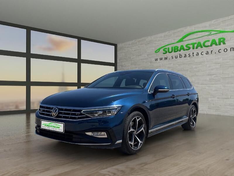 Azul Usado 2021 VW Passat R-line Familiar | 25.207 € (Un poco caro) - Imagen 1/4