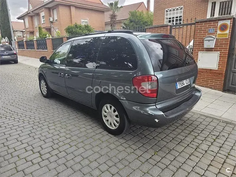 Usado Chrysler Voyager 150 CV (110 kW) 2004 Verde Monovolumen