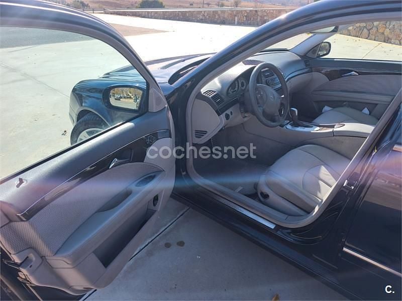 Usado Mercedes E320 Avantgarde 204 CV (150 kW) 2003 Azul Berlina