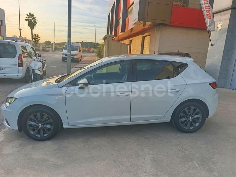 Usado Seat Leon Style 115 CV (84 kW) 2020 Blanco Berlina