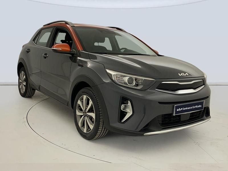 Usado Kia Stonic 84 CV (61 kW) 2022 Gris SUV