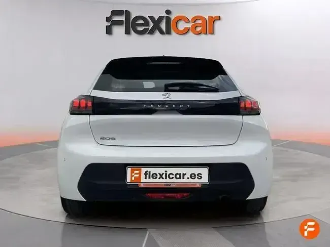 Usado Peugeot 208 Active 100 CV (73 kW) 2023 Blanco Utilitario
