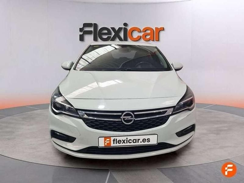 Usado Opel Astra Selective 110 CV (80 kW) 2018 Blanco Familiar