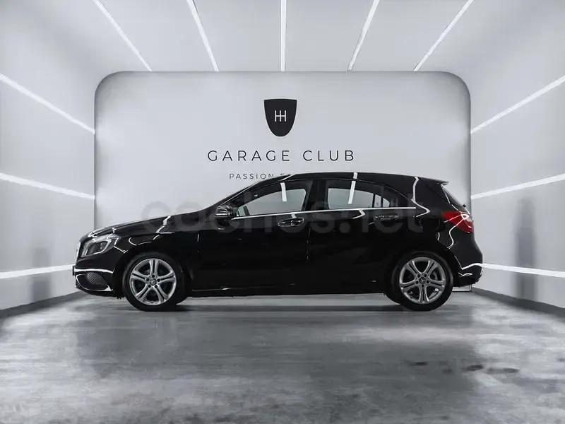 Usado Mercedes A180 Urban 109 CV (80 kW) 2013 Negro Berlina