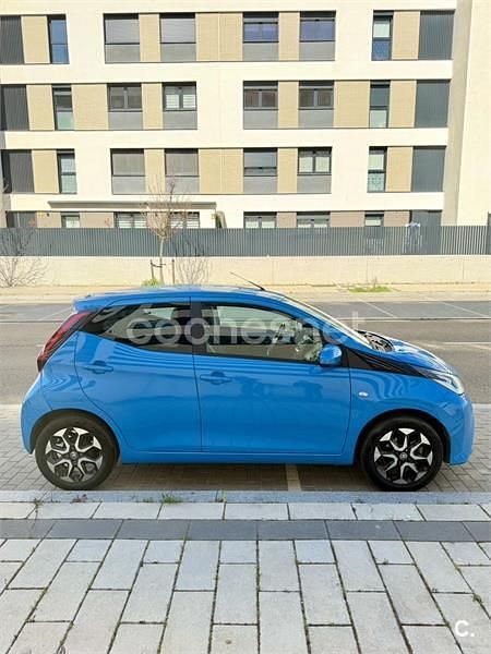 Usado Toyota Aygo X-play 72 CV (52 kW) 2020 Azul Utilitario