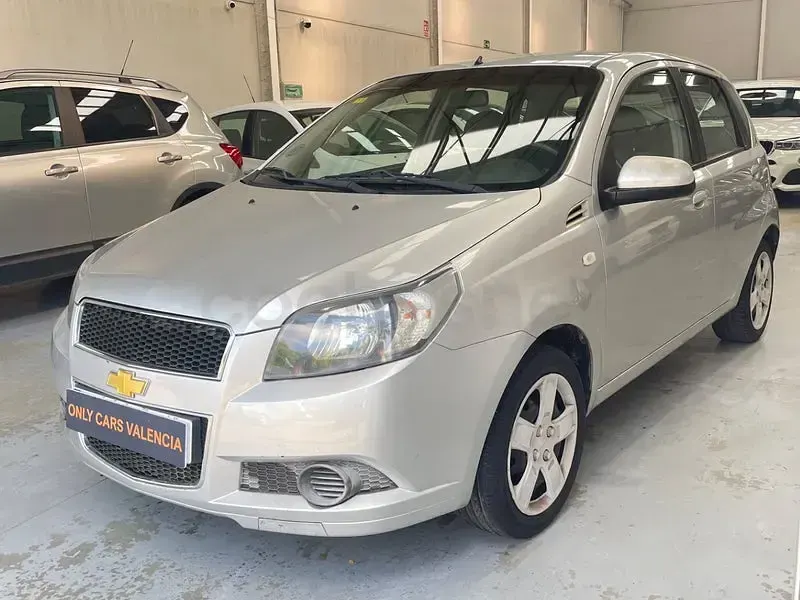 Usado Chevrolet Aveo LS 86 CV (63 kW) 2012 Gris / plata Berlina