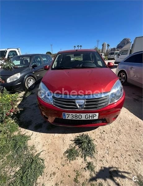 Usado Dacia Sandero Ambiance 90 CV (66 kW) 2008 Rojo Utilitario