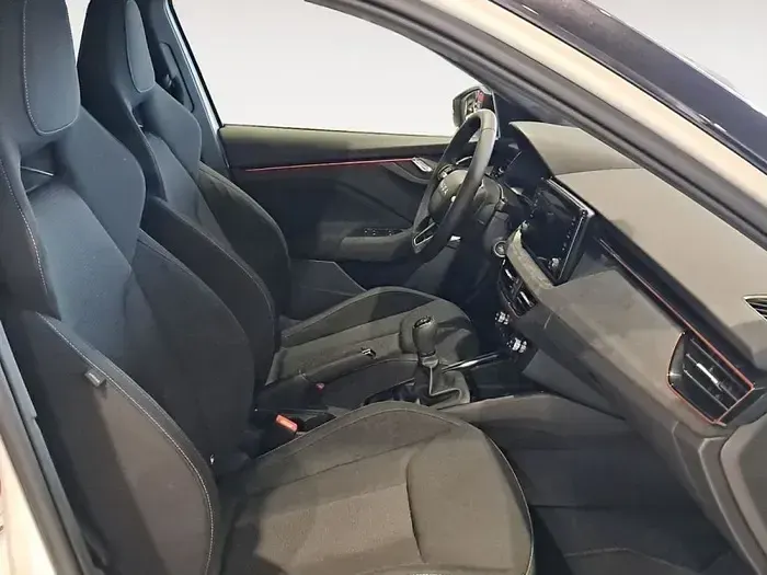 Usado Skoda Kamiq 115 CV (84 kW) 2025 Blanco SUV