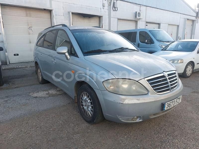 Usado Ssangyong (KGM) Rodius Limited 165 CV (121 kW) 2008 Gris / plata Monovolumen