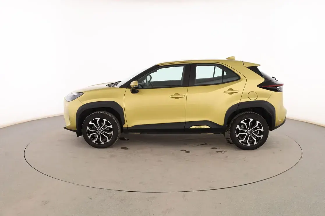 Usado Toyota Yaris Cross Active 116 CV (85 kW) 2023 Amarillo SUV