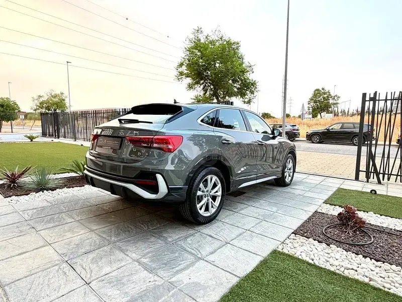 Usado Audi Q3 Sportback S-Line 150 CV (110 kW) 2021 Gris / plata SUV