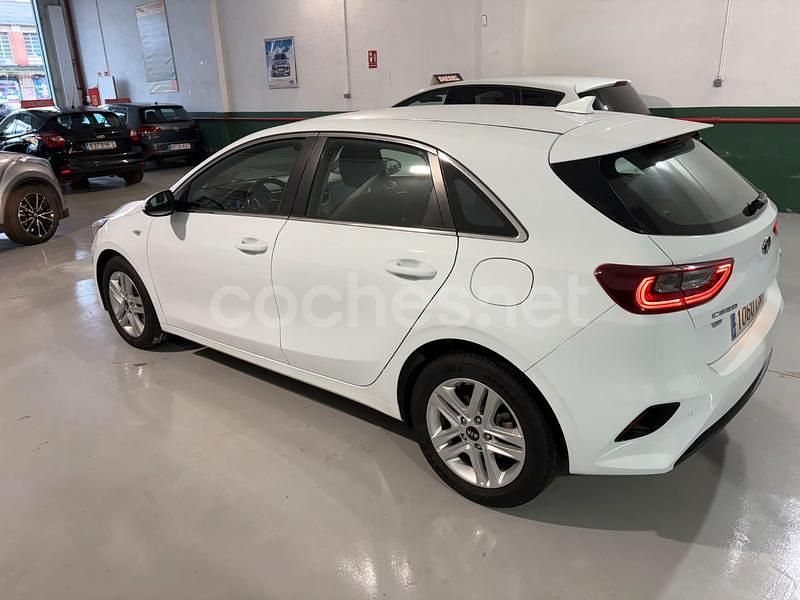 Usado Kia Ceed 136 CV (100 kW) 2021 Blanco Utilitario